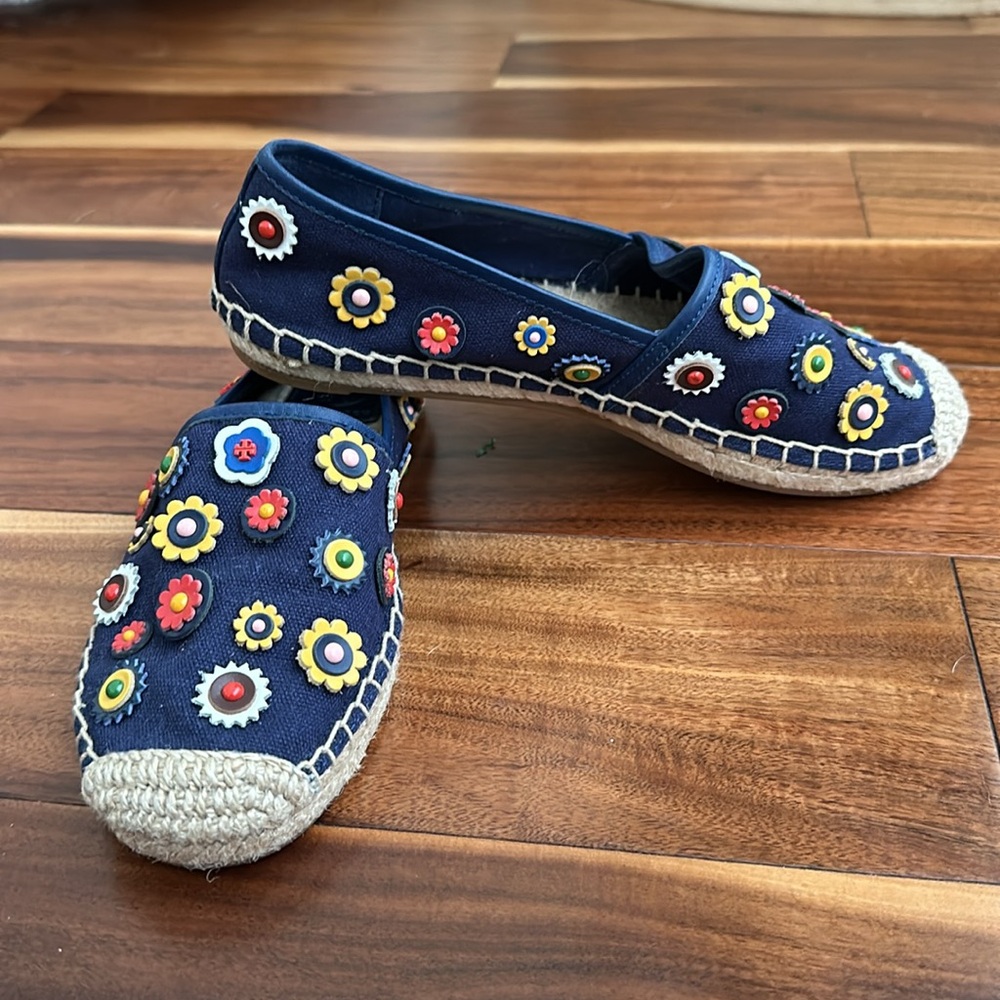 TORY BURCH MARGUERITE NAVY CANVAS ESPADRILLES WITH FLOWER APPLIQUÉS SIZE 6 - Picture 2 of 8